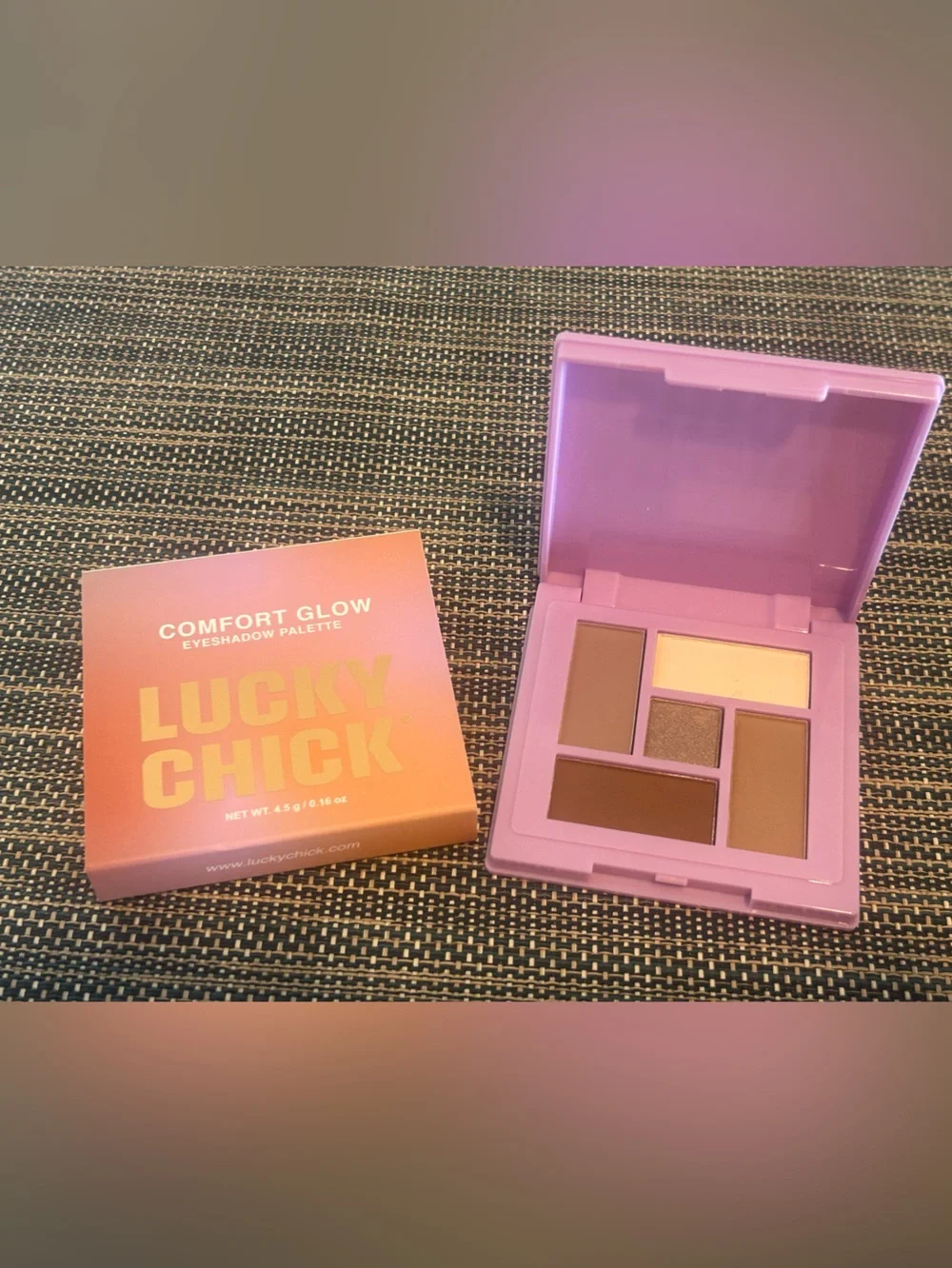 Lucky Chick Comfort Glow Eyeshadow Palette - Rose Gold